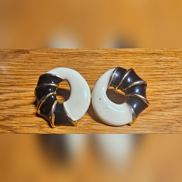 Vintage 1990s round circle cream and black texture bamboo luxury earrings - Picture 2 of 4